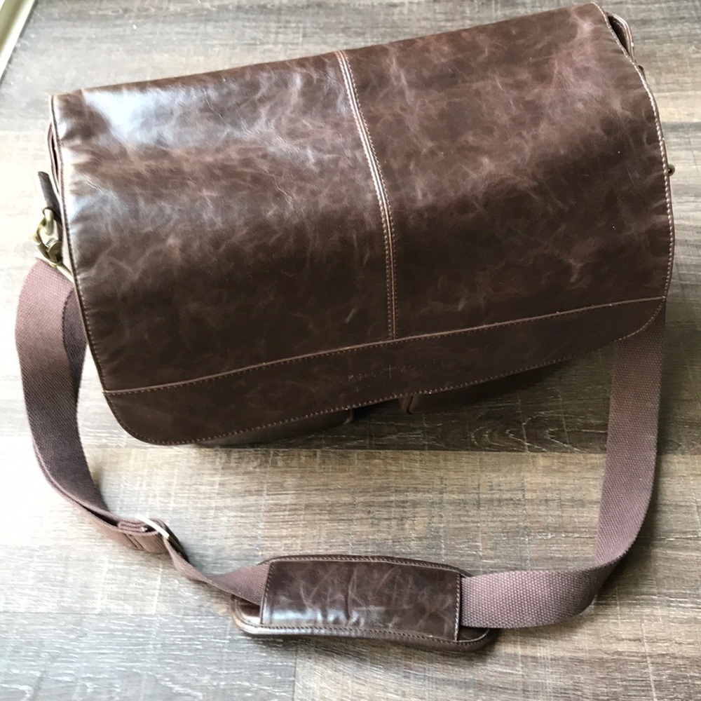 Kelly Moore Boy Bag messenger style camera bag!